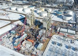 Une vue aérienne de l’usine de base de Suncor Énergie à Fort McMurray, en Alberta.