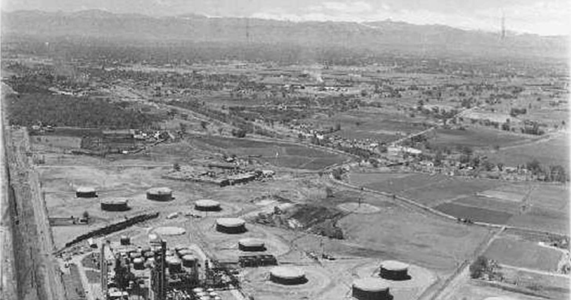 A black and white aerial view of Denver, Colorado in the 1930s.